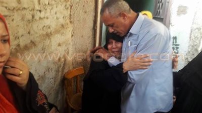 سكرتير عام سوهاج يقدم العزاء لأسر ضحايا العقار المنهار بالمراغة