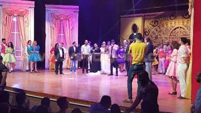 بالصور.. «أهلا رمضان» ترفع لافتة كامل العدد على مسرح الهرم