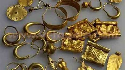 «متاحف إسرائيلية بصبغة فرعونية».. مئات الآثار «المسروقة» وسائل جذب السائحين.. «تل أبيب» تستعد لعرض «مومياء لرجل عمرها 2200 عام».. سفير القاهرة يشهد عرض 680 قطعة