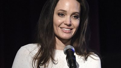 أنجلينا جولي: «لا أستمتع بحياتي وأنا عزباء»