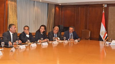 وزير التجارة والصناعة يلتقي أعضاء غرفة التجارة الأمريكية