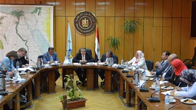 محمد سعفان يلتقي بعثة «العمل الدولية».. الوزير: 2214 لجنة نقابية وفقت أوضاعها.. الحكومة تدرس تعديل عدد من يحق لهم إنشاء نقابة إلى 50 عاملا.. ومصر حريصة على الارتقاء بالعمال