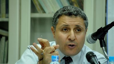 نجاد البرعي: «السياح الروس راجعين قريبا للغردقة»