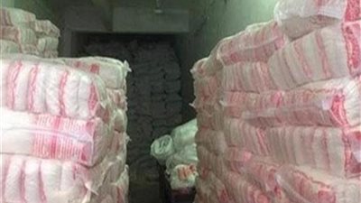 ضبط 1.442 طن سكر تمويني ناقص الوزن بمركز ملوي في المنيا