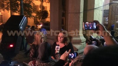 بالفيديو والصور.. نهال عنبر وريم ماجد يصلان عزاء محمد خان و«كامل» بعمر مكرم