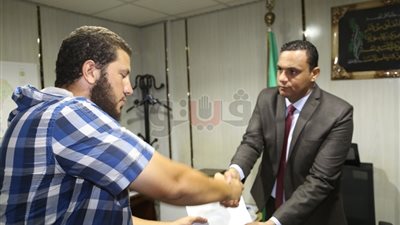 سكرتير المنوفية يقدم مساعدات مالية لأسر ضحايا لدغ الثعابين