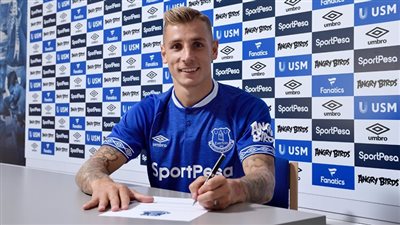 إيفرتون يعلن ضم ظهير أيسر برشلونة 5 سنوات