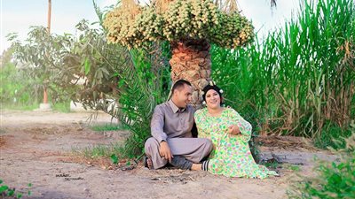 بالصور.. «فوتوسيشن» لشاب وخطيبته بملابس الفلاحين يثير ضجة