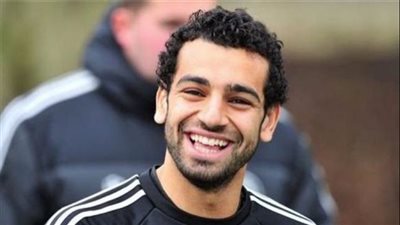 محمد صلاح يهنئ جدو بمولوده الجديد