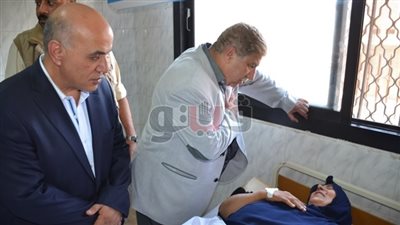 محافظ الإسماعيلية يكرم رئيس قسم الكلى بمستشفى التل الكبير