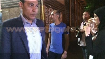 بالفيديو.. الغيطي وخالد يوسف يصلان عزاء «خان ومحمد كامل»