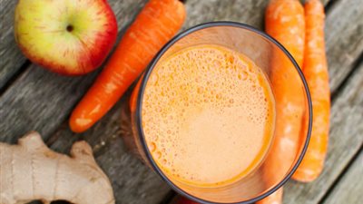 قدمي لأطفالك عصير الجزر بالتفاح والبرتقال بطريقة الشيف راشيل