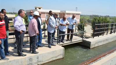 محافظ الإسماعيلية يتفقد محطة المياه الكبرى بالتل الكبير