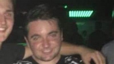 شاب يُفقد فتاة وعيها بلكمتين خارج ملهى ليلي (فيديو وصور)