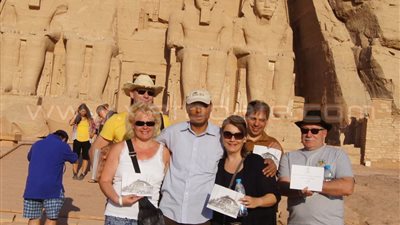 في الذكرى الـ 46 لإنقاذه.. معبد أبوسمبل تحفة معمارية.. اليونيسكو أنقذت نفرتارى ورمسيس الثانى من الغرق.. الشمس تحتفل بتتويج الملك وميلاده مرتين بالعام