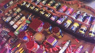 ضبط وإحضار صاحب شركة حاول تهريب ألعاب نارية بالإسكندرية