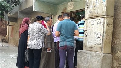 إقبال متوسط على مكتب تموين عين شمس لإضافة المواليد الجدد (صور)