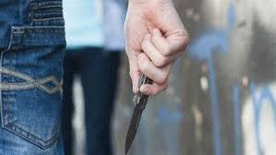 سائق يطعن جاره العامل بسلاح أبيض بسبب خلاف بينهما في العياط