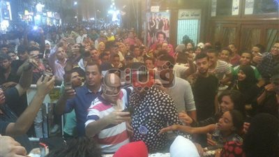 بالفيديو والصور.. محمود الليثي يشاهد «أمان يا صاحبي» بسينما مترو