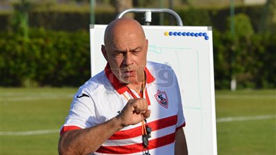 جروس يكشف أسباب تعادل الفريق مع بتروجت في جلسة مع لاعبيه