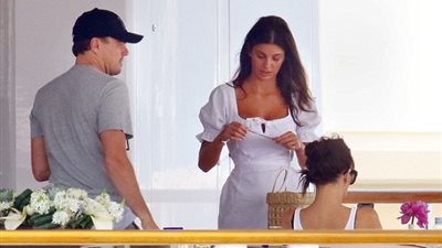 ليوناردو دي كابريو يستمتع بعطلته مع حبيبته في فرنسا (صور)