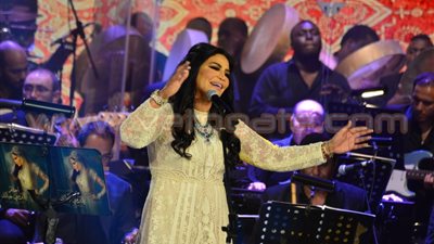 بالفيديو والصور.. أحلام تحيي حفلا في «أوبرا جامعة مصر»