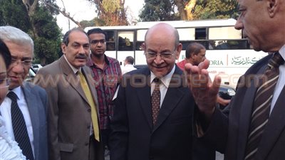 بالفيديو والصور.. محافظ الجيزة للطلاب: أنتم واجهة مشرفة للتعليم