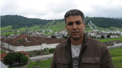 مغربى ينتقد خجل