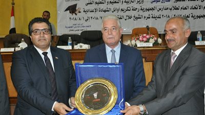 التعليم: محافظ جنوب سيناء يكرم أوائل الشهادة الإعدادية