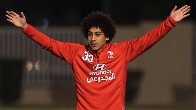 حسين السيد يؤازر لاعبي الأهلي في المران قبل مواجهة الإسماعيلي