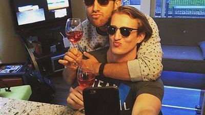 شاهد.. رجال يسخرون من صور الفتيات عبر «إنستجرام» على طريقتهم