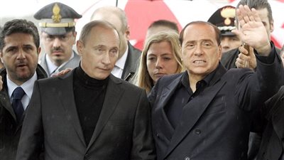 دعوي قضائية ضد «بوتين وبرلسكوني» لتناولهما زجاجة خمر تاريخية