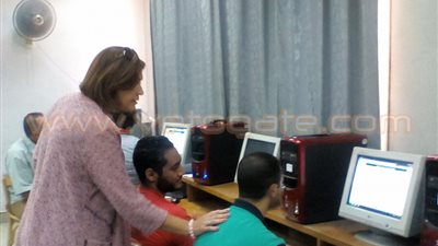 بالفيديو والصور.. عميدة آداب عين شمس تتفقد معامل التنسيق