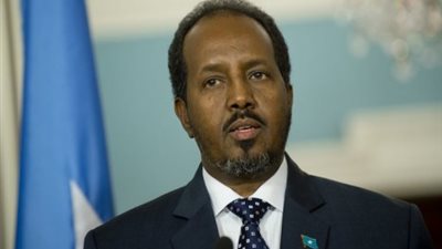 الرئيس الصومالي يستقبل سفير مصر في مقديشيو