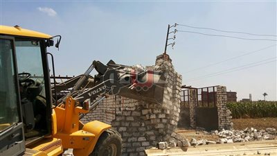 بالصور.. إزالة 15 حالة تعد على الأراضي الزراعية في القليوبية