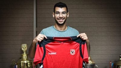 أحمد خيري: حقّقت «حُلم حياتي» باللعب ليد الأهلي