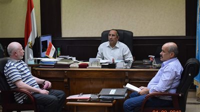 سكرتير عام البحر الأحمر يستعرض موقف صرف إعانات الصيادين (صور)