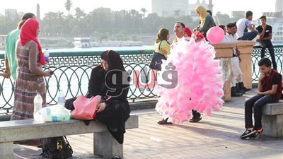 تجار السعادة بشوارع المحروسة في العيد «تقرير مصور»