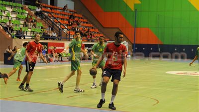 بالصور.. الأهلي يهزم الجزيرة في دوري مرتبط اليد