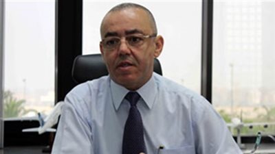 حسام كمال وزيرًا للطيران المدني للمرة الثالثة.. يعرب عن اعتزازه بثقة القيادة السياسية.. ويؤكد: مشروعات «الطيران» تحظى بثقة كبرى من مؤسسات التمويل الدولية.. والعاملون يستقبلونه بالورود بعد حل