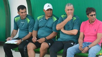 محمد عمر يجتمع بلاعبي الاتحاد قبل لقاء الزمالك