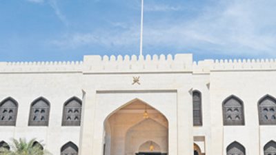 سلطنة عمان تحتج على قصف مقر سفيرها في صنعاء