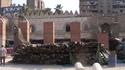 سر الاهتمام بأخشاب قلعة يافا بمقصورة جامع السلطان الظاهر بيبرس