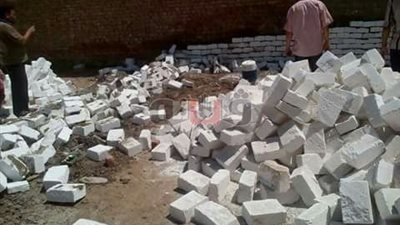 بالصور.. إزالة 20 حالة تعدٍ بالبناء على أراض زراعية في بني سويف