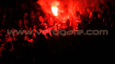 بالفيديووالصور..ألتراس أهلاوي يستعين بهاشتاج «دقوا الزمالك» لدعم اللاعبين