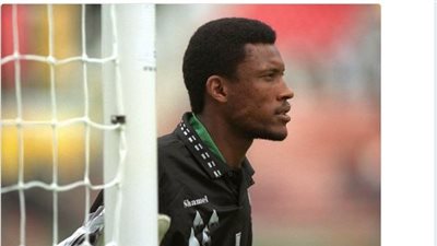 «فيفا» يحتفل بميلاد أسطورة المنتخب السعودي محمد الدعيع