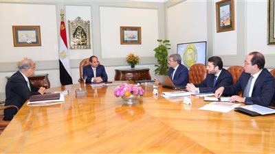 السيسي يبحث رفع معدلات النمو والسيطرة على عجز الموازنة