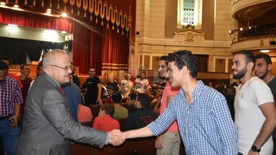 «الخشت» يدعو الطلاب إلى التشجيع الحضاري لمنتخبنا الوطني اليوم