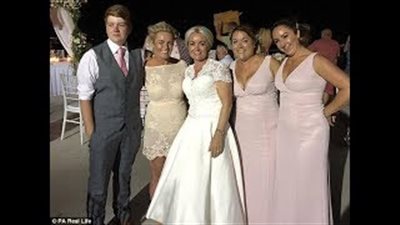 بالفيديو والصور.. رجل يفاجئ حبيبته بحفل زفاف