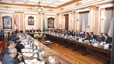 مجلس جامعة القاهرة برئاسة الخشت يستعرض خريطة الإنجازات